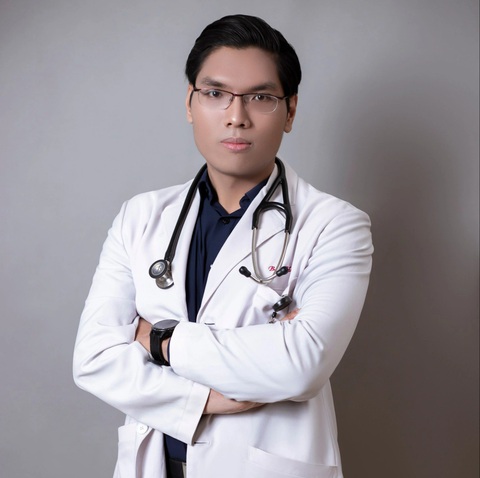 Thức khuya xem thể thao, tập luyện ra sao để không bệnh?- Ảnh 3. Bác sĩ Phan Tấn Tài - Ảnh: NVCC