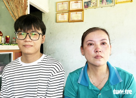 Tiếp sức đến trường: Hai người mẹ quần quật giữa đời, hai HS giỏi tỉnh tiến vào Bách khoa Đà Nẵng- Ảnh 5. Tiếp sức đến trường: Hai người mẹ quần quật giữa đời, hai HS giỏi tỉnh tiến vào Bách khoa Đà Nẵng- Ảnh 5.