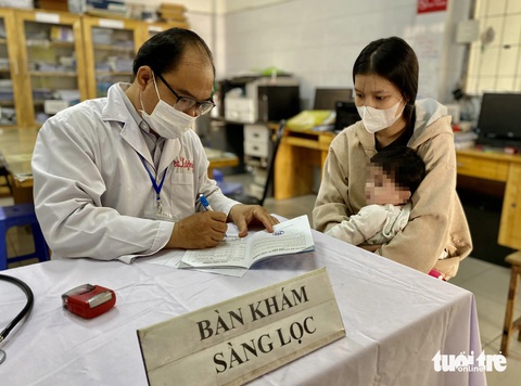 Bệnh sởi tăng, trẻ đã tiêm đủ hai mũi vắc xin có cần tiêm thêm không?- Ảnh 2. Dịch sởi dễ xảy ra khi tỉ lệ tiêm 2 mũi chưa cao và chưa bao phủ tất cả trẻ em - Ảnh: XUÂN MAI