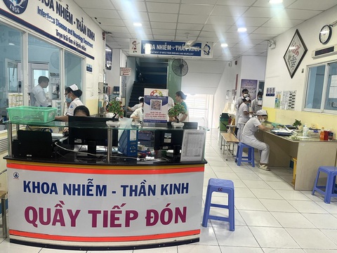 Số liệu mới nhất từ HCDC, ca sởi tại TP.HCM vẫn tiếp tục tăng- Ảnh 1. Khoa nhiễm - thần kinh Bệnh viện Nhi đồng 1 TP.HCM, nơi tiếp nhận nhiều ca sởi đến điều trị - Ảnh: THÙY DƯƠNG