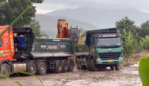 Mới có chủ trương đã ào ào khai thác cát- Ảnh 4. Mới có chủ trương đã ào ào khai thác cát- Ảnh 4.