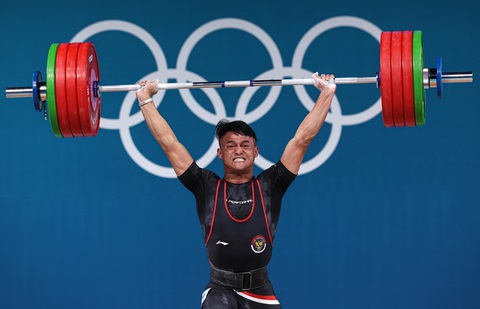Giành huy chương Olympic: Bài học lớn từ Indonesia- Ảnh 2. Juniansyah là những người hùng từ chiến lược hợp lý của thể thao Indonesia - Ảnh: Reuters