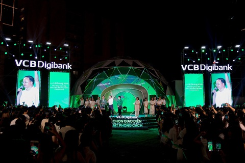 VCB Digibank ‘bùng nổ’ với màn ra mắt giao diện mới YouPro- Ảnh 3. Ông Lê Quang Vinh chia sẻ mong muốn VCB Digibank YouPro lan tỏa tinh thần trẻ trung, năng động và đam mê đến giới trẻ