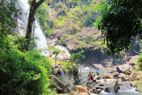 Cảnh quan thiên nhiên hoang sơ tại thác Tà Gụ - Ảnh: TRẦN HOÀI Đến Khánh Sơn ngắm thác Tà Gụ, xem già làng làm đàn Chapi- Ảnh 3.
