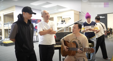 Cách Châu Bùi 'ship' trả Tiến Luật cho Thu Trang- Ảnh 1. Tiến Luật và Binz vừa gặp đã thân, hợp tác