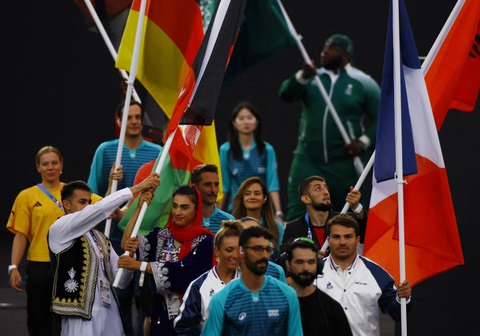 Olympic Paris 2024: Cuộc chơi rộng mở cho mọi người- Ảnh 1. Đoàn vận động viên các nước tại lễ bế mạc Olympic Paris 2024 - Ảnh: REUTERS