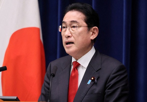 Thủ tướng Nhật Bản Kishida Fumio tuyên bố không tái tranh cử trong cuộc họp báo sáng 14-8 - Ảnh: REUTERS Các ứng viên tiềm năng kế nhiệm Thủ tướng Nhật Bản Kishida- Ảnh 1.