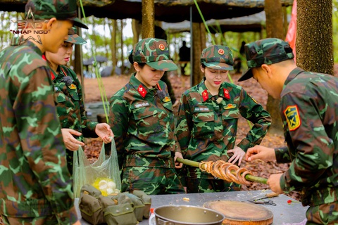 Kim Cương, Mie vượt qua nỗi sợ để chế biến món rắn nướng Liz Kim Cương, Mie vượt qua nỗi sợ để chế biến món rắn nướng