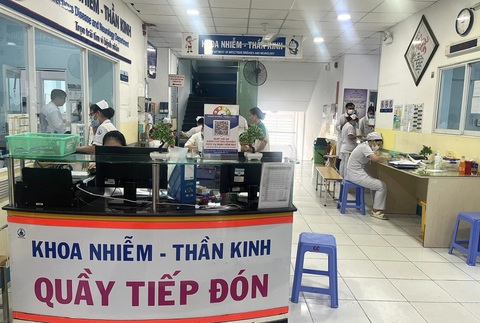Bệnh nhi nội trú dưới 5 tuổi được tiêm vắc xin ngừa sởi miễn phí- Ảnh 1. Khoa nhiễm - thần kinh Bệnh viện Nhi đồng 1 điều trị cho nhiều trẻ em mắc bệnh sởi - Ảnh: THÙY DƯƠNG