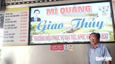 Chuyện bên những dòng sông xứ Quảng - Kỳ 2: Sóng vỗ Giao Thủy- Ảnh 5. Ông Tào Viết Mười, chủ của thương hiệu mì Quảng Giao Thủy - Ảnh: ĐOÀN CƯỜNG
