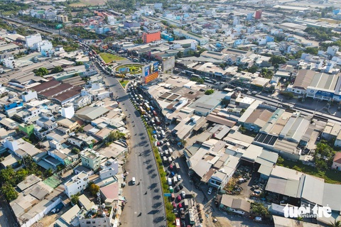 Hình ảnh các tuyến đường tại TP.HCM sẽ được đặt tên Đỗ Mười, Lê Khả Phiêu, Lê Đức Anh, Phan Văn Khải- Ảnh 3. Đặt tên Lê Đức Anh cho đoạn 2 quốc lộ 1 từ nút giao An Sương đến vòng xoay An Lạc (quận 12, huyện Hóc Môn, quận Bình Tân), dài 14,2km. Đại tướng Lê Đức Anh (1920-2019) là Chủ tịch nước từ năm 1992 đến 1997 - Ảnh: PHƯƠNG NHI