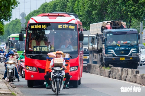 Hình ảnh các tuyến đường tại TP.HCM sẽ được đặt tên Đỗ Mười, Lê Khả Phiêu, Lê Đức Anh, Phan Văn Khải- Ảnh 4. Đặt tên Lê Khả Phiêu cho đoạn 3 quốc lộ 1 từ vòng xoay An Lạc đến ranh tỉnh Long An (quận Bình Tân, huyện Bình Chánh), dài 9,4km. Ông Lê Khả Phiêu (1931-2020) là Tổng Bí thư Ban Chấp hành Trung ương Đảng từ năm 1997 đến 2001 - Ảnh: PHƯƠNG NHI