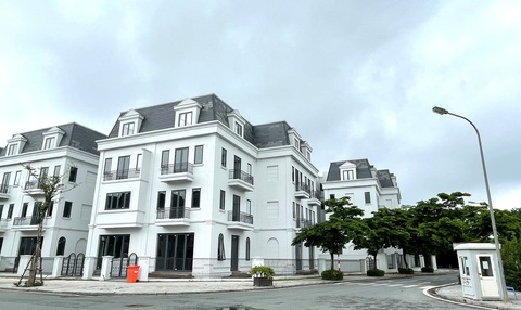Bộ Xây dựng: Giá chung cư tại Hà Nội và TP.HCM tăng mạnh nhưng đang chững lại- Ảnh 2. Giá biệt thự, nhà liền kề tại Hà Nội, TP.HCM tăng theo giá chung cư - Ảnh: B.NGỌC