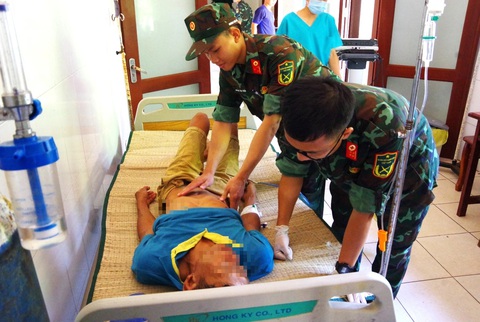 Quân y đảo Trường Sa chẩn đoán theo dõi nhiễm trùng đường tiêu hóa, viêm dạ dày ruột, tăng huyết áp - Ảnh: Trung tâm y tế Trường Sa Quân y đảo Trường Sa theo dõi nhiễm trùng đường tiêu hóa, viêm dạ dày ruột, tăng huyết áp - Ảnh: Trung tâm y tế Trường Sa