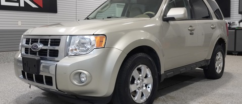 Ford Escape cũ khiến đại lý thu mua hết hồn: Bẩn đến mức phải đeo mặt nạ phòng độc- Ảnh 1. Nhìn bên ngoài, chiếc Ford Escape này chỉ trông như bao chiếc xe bình thường khác, thậm chí trông còn khá mới - Ảnh: The Detail Geek