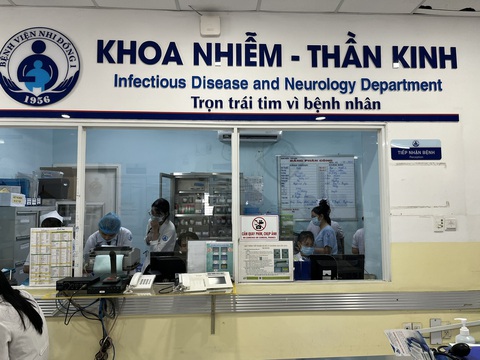 Bệnh sởi sẽ lây trước khi phát ban 4 ngày- Ảnh 1. Khoa nhiễm - thần kinh Bệnh viện Nhi đồng 1 TP.HCM - nơi tiếp nhận nhiều trẻ em mắc bệnh sởi - Ảnh: THÙY DƯƠNG