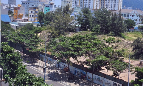 Bắt cán bộ địa chính phường ở Vũng Tàu và người lừa đảo đất đai- Ảnh 1. Khu đất do Nhà nước quản lý ở góc đường Hoàng Hoa Thám - Thùy Vân rộng hơn 82.000m². Mảnh đất ông Thanh dùng giấy tờ giả để xin cấp sổ đỏ và lừa đảo nằm ở hướng 10-11h - Ảnh: Đ.H.