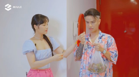 Miu Lê 'chơi lớn' tặng nhẫn vàng làm cát sê cho đồng nghiệp- Ảnh 2.