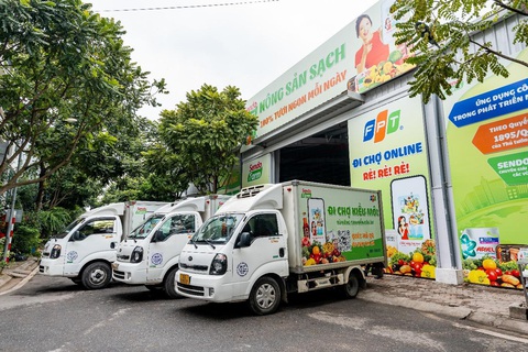 Sendo Farm - đặt mua trực tuyến, ghé hàng xóm nhận hàng- Ảnh 4. Xe đông lạnh giúp bảo quản thực phẩm luôn tươi mới khi vận chuyển