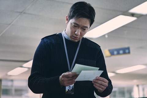 Lee Je Hoon, Jo Jung Suk, Uhm Tae Goo là sao Hàn nổi tiếng nhất tháng 8- Ảnh 5. Son Suk Ku trong phim Anh hùng bàn phím vẫn được quan tâm sau 5 tháng phát hành.