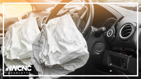 Túi khí Takata - Ảnh chụp màn hình WCNC Ford và Mazda khuyến cáo khách hàng không lái xe cũ trang bị túi khí Takata bị lỗi- Ảnh 1.