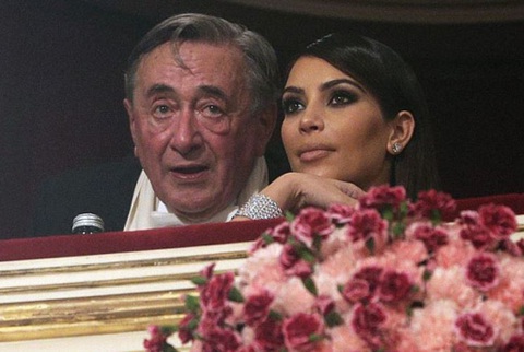 Tỉ phú qua đời sau 2 tháng cưới vợ trẻ hơn 49 tuổi- Ảnh 2. Kim Kardashian và tỉ phú Richard Lugner từng có một buổi hẹn hò
