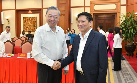 Tổng Bí thư, Chủ tịch nước Tô Lâm với các đại biểu dự Hội nghị Tổng Bí thư, Chủ tịch nước Tô Lâm chủ trì gặp mặt các lãnh đạo, nguyên lãnh đạo Đảng, Nhà nước- Ảnh 7.