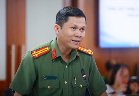Sau vụ tông xe liên hoàn cầu Phú Mỹ: Chia sẻ kinh nghiệm xuống dốc cho tài xế xe tải trọng lớn- Ảnh 3. Thượng tá Nguyễn Thăng Long - phó Phòng tham mưu, Công an TP.HCM - Ảnh: CHÂU TUẤN