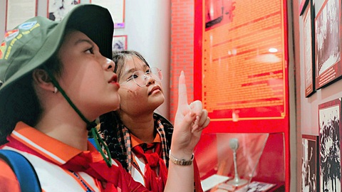 Liên hoan thiếu nhi Việt Nam - Lào - Campuchia: Đại sứ nhỏ nối kết tình hữu nghị- Ảnh 1. Liên hoan thiếu nhi Việt Nam - Lào - Campuchia: Đại sứ nhỏ nối kết tình hữu nghị- Ảnh 1.