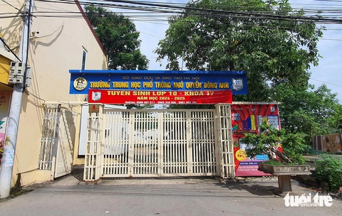 Trường ra thông báo dừng đào tạo 1 học sinh, Sở GD-ĐT Hà Nội lên tiếng- Ảnh 1. Trường THPT Ngô Quyền - Đông Anh, nơi xảy ra sự việc - Ảnh: NGUYÊN BẢO
