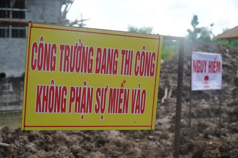 Thi công trạm bơm, phát hiện nhiều lựu đạn, đạn súng cối- Ảnh 1. Khu vực thi công trạm bơm nước và phát hiện nhiều lựu đạn, đạn súng cối, đạn súng trường… - Ảnh: MẬU TRƯỜNG