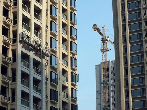 Giá nhà mới Trung Quốc giảm kỷ lục trong 9 năm- Ảnh 1. Các chính sách hỗ trợ thị trường bất động sản không thể phát huy tối đa hiệu quả trong bối cảnh suy thoái kinh tế ở Trung Quốc kéo dài - Ảnh: REUTERS