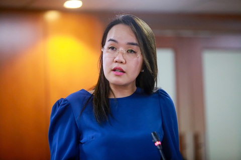 Sở Y tế TP.HCM lý giải tình trạng thuốc chưa đáp ứng đủ nhu cầu khi cấp bách- Ảnh 1. Bà Lê Thiện Quỳnh Như, chánh văn phòng Sở Y tế TP.HCM, thông tin tại họp báo - Ảnh: CHÂU TUẤN