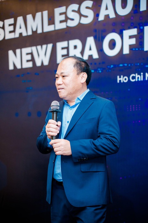 Sacombank cùng Unit triển khai số hóa quy trình nghiệp vụ- Ảnh 3. Ông Lê Hoàng Sơn, tổng giám đốc UNIT - phát biểu tại sự kiện về chuyển đổi số - Ảnh: Sacombank