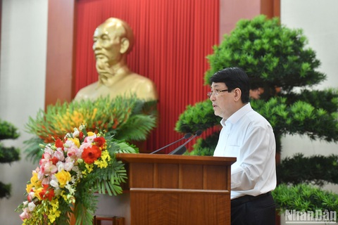 Thường trực Ban Bí thư Lương Cường trình bày báo cáo tại Hội nghị Tổng Bí thư, Chủ tịch nước Tô Lâm chủ trì gặp mặt các lãnh đạo, nguyên lãnh đạo Đảng, Nhà nước- Ảnh 11.