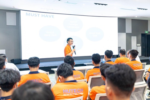 Sinh viên công nghệ thông tin học lưu động cùng chuyên gia- Ảnh 2. Sinh viên công nghệ thông tin học lưu động cùng chuyên gia- Ảnh 2.