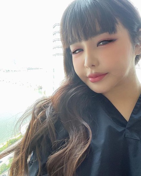 Park Bom (2NE1) lộ vóc dáng thon gọn bất ngờ trước thềm concert- Ảnh 3. Park Bom (2NE1) lộ vóc dáng thon gọn bất ngờ trước thềm concert- Ảnh 3.