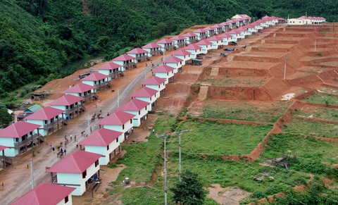 Tập đoàn Sơn Hải bỏ ra hơn 33 tỉ đồng xây cả bản làng mới tặng dân vùng sạt lở- Ảnh 1. Tập đoàn Sơn Hải bỏ ra hơn 33 tỉ đồng xây cả bản làng mới tặng dân vùng sạt lở- Ảnh 1.