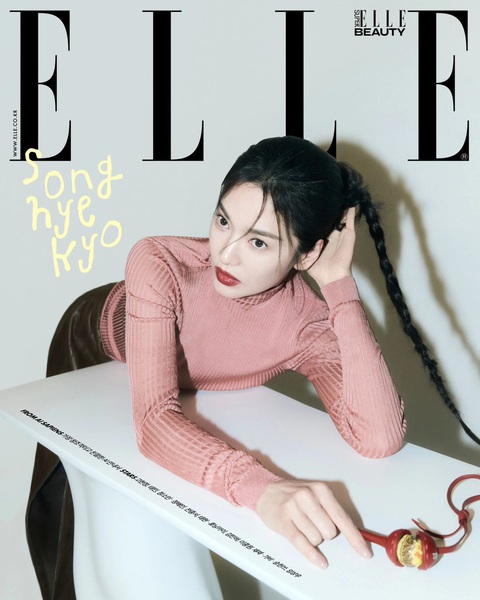 Song Hye Kyo quay lại màn ảnh rộng vì mẹ, tiết lộ điều hạnh phúc mỗi ngày- Ảnh 2. Song Hye Kyo quay lại màn ảnh rộng vì mẹ, tiết lộ điều hạnh phúc mỗi ngày- Ảnh 2.