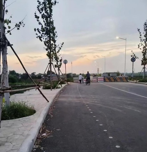 Bi kịch bé trai 11 tuổi gặp tai nạn khi cố đạp xe theo bố trên đường- Ảnh 6. Bi kịch bé trai 11 tuổi gặp tai nạn khi cố đạp xe theo bố trên đường- Ảnh 6.