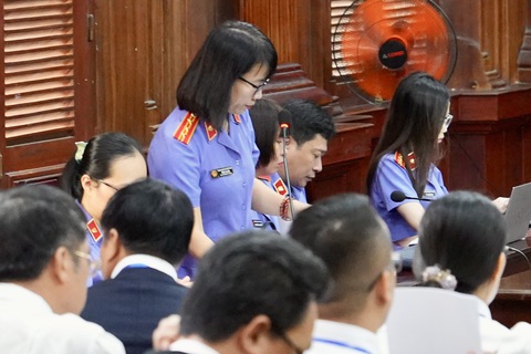 Viện kiểm sát: Khi đi đăng kiểm, chủ xe buộc phải đưa tiền để không bị làm khó- Ảnh 1. Viện kiểm sát: Khi đi đăng kiểm, chủ xe buộc phải đưa tiền để không bị làm khó- Ảnh 1.