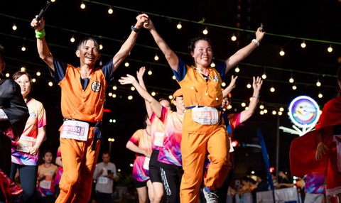 Giải chạy đêm District 1 Midnight Run 2024 mang không khí lễ hội- Ảnh 1. Giải chạy đêm District 1 Midnight Run mang đến trải nghiệm thú vị - Ảnh: NVCC