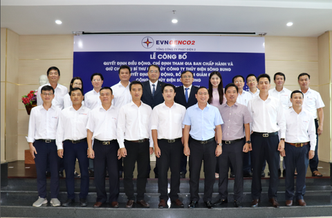 Công bố quyết định bổ nhiệm giám đốc Thủy điện Sông Bung- Ảnh 3. Lãnh đạo EVNGENCO2, Ban chấp hành Đảng bộ, Ban giám đốc cùng lãnh đạo các phòng/phân xưởng Công ty Thủy điện Sông Bung chụp lưu niệm cùng ông Nguyễn Thành Trung