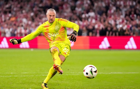 Thủ môn 5 lần cản phá thành công, Ajax hạ Panathinaikos sau 17 loạt sút luân lưu- Ảnh 2. Thủ thành Pasveer tỏa sáng với 5 lần cứu thua trên chấm luân lưu và 1 lần thực hiện thành công cú sút của mình - Ảnh: GETTY
