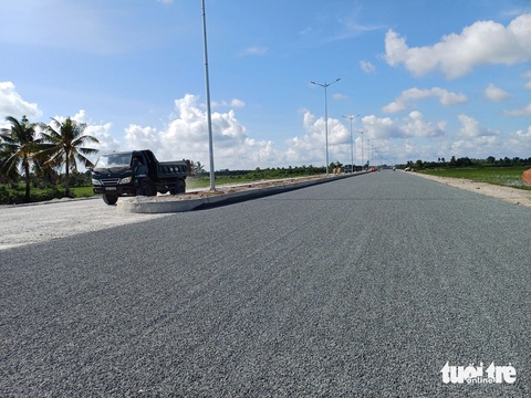 Đường ven biển từ Rạch Giá - Châu Thành chuẩn bị thông xe- Ảnh 1. Tin tức sáng 18-8: Lãnh đạo TP.HCM đối thoại với người dân về Luật Đất đai mới - Ảnh 3.