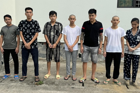 Khởi tố 7 bị can sản xuất, buôn bán thuốc tân dược giả- Ảnh 1. Các bị can vừa bị khởi tố để phục vụ điều tra vụ án - Ảnh: Công an tỉnh Thanh Hóa cung cấp