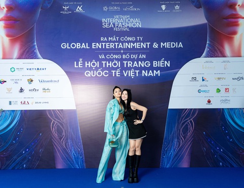 Dù có nhiều tin đồn mâu thuẫn, tại sự kiện Vũ Thu Phương và Anh Thư thân thiết với nhau Dù có nhiều tin đồn mâu thuẫn, tại sự kiện Vũ Thu Phương và Anh Thư bày tỏ sự thân thiết với nhau