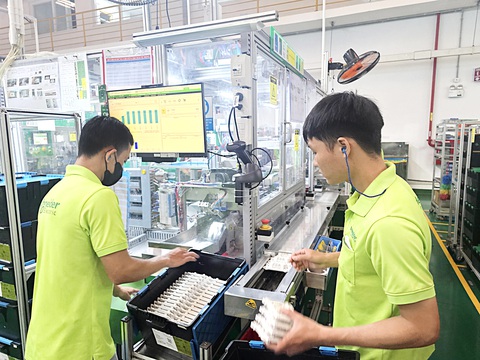 Ngày càng nhiều doanh nghiệp lựa chọn sản xuất trong các KCN xanh, sử dụng nguồn năng lượng tái tạo - Ảnh: N.HIỂN Ngày càng nhiều doanh nghiệp lựa chọn sản xuất trong các khu công nghiệp xanh, sử dụng nguồn năng lượng tái tạo - Ảnh: N.HIỂN