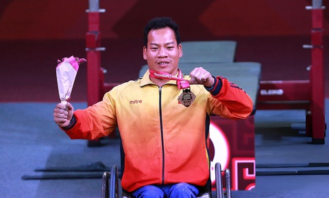 Lực sĩ Lê Văn Công là niềm hy vọng huy chương của Việt Nam tại Paralympic 2024 - Ảnh: Getty Đoàn Việt Nam sẵn sàng cho Paralympic Paris 2024- Ảnh 1.