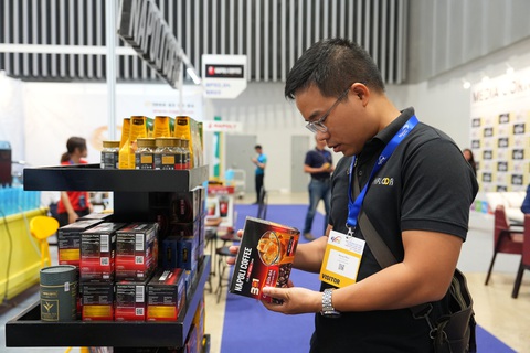 Cà phê Việt chinh phục thị trường trong và ngoài nước- Ảnh 1. Ngoài xuất khẩu sang thị trường châu Âu, một số doanh nghiệp xuất khẩu cà phê Việt còn hướng đến làm ra sản phẩm cà phê sạch cho tiêu dùng nội địa - ẢNH: HỮU HẠNH